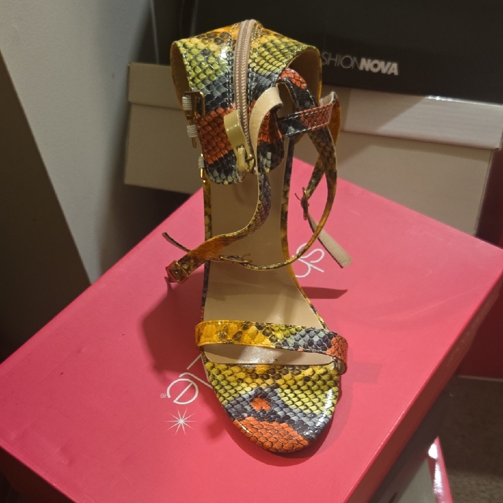 Shoe Dazzle Yellow and Orange Snakeskin Heels